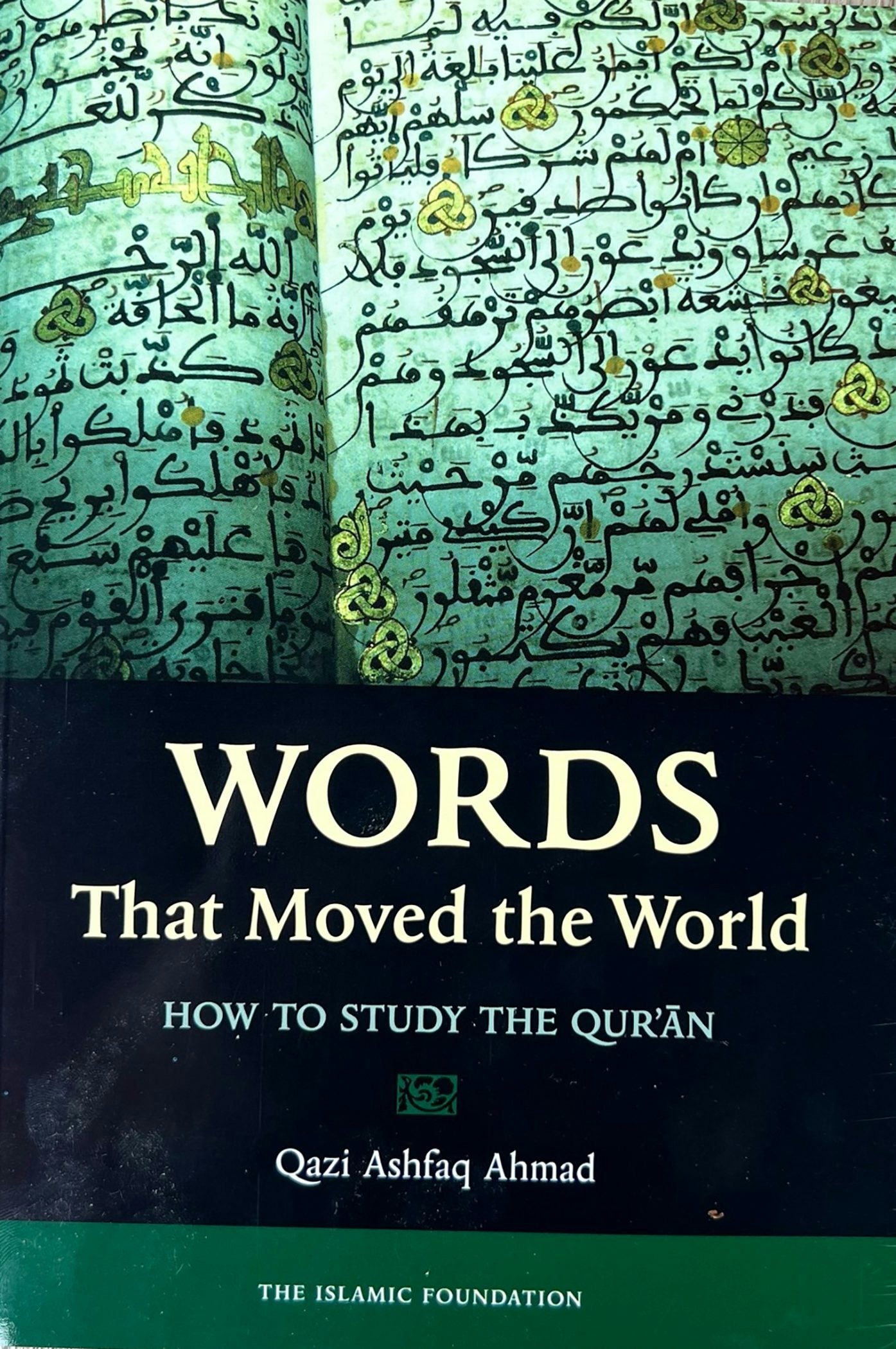 Book cover image for Words That Moved the World ISBN: 9780860372929