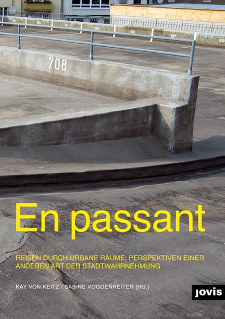 Book cover image for En passant ISBN: 9783868590616