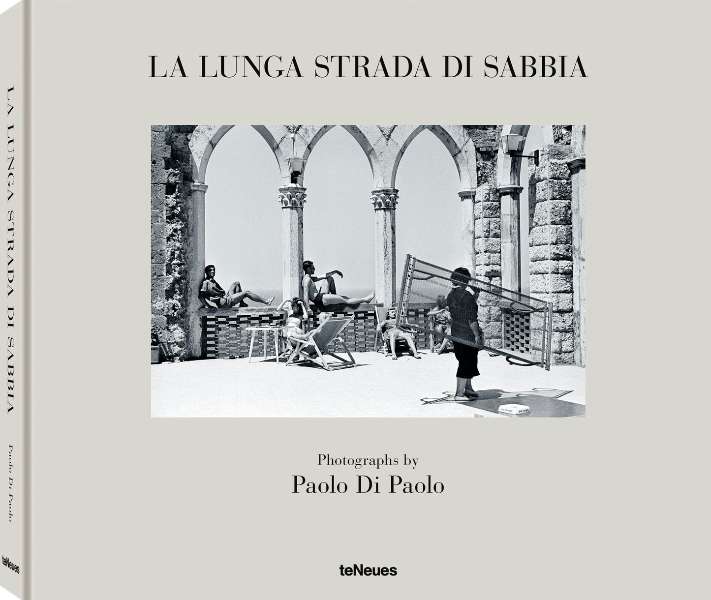 Book cover image for La lunga strada di sabbia ISBN: 9783961714889