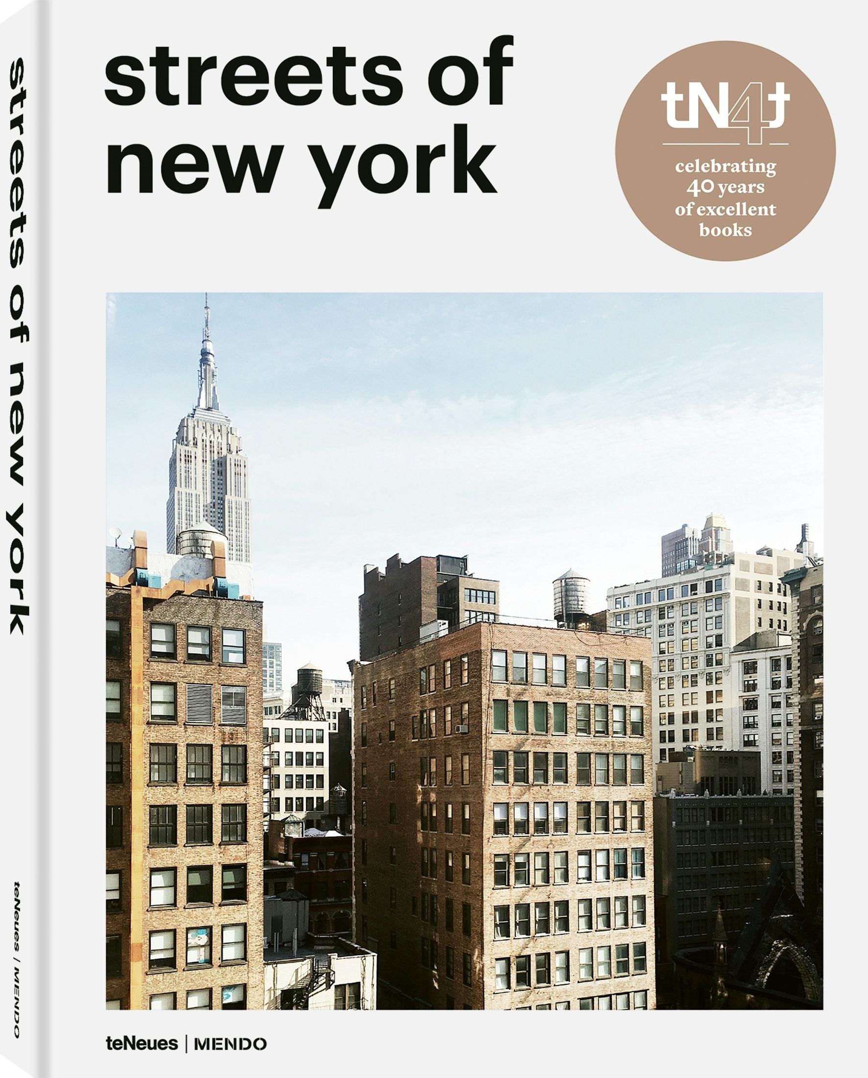 Book cover image for Streets of New York ISBN: 9783961716951