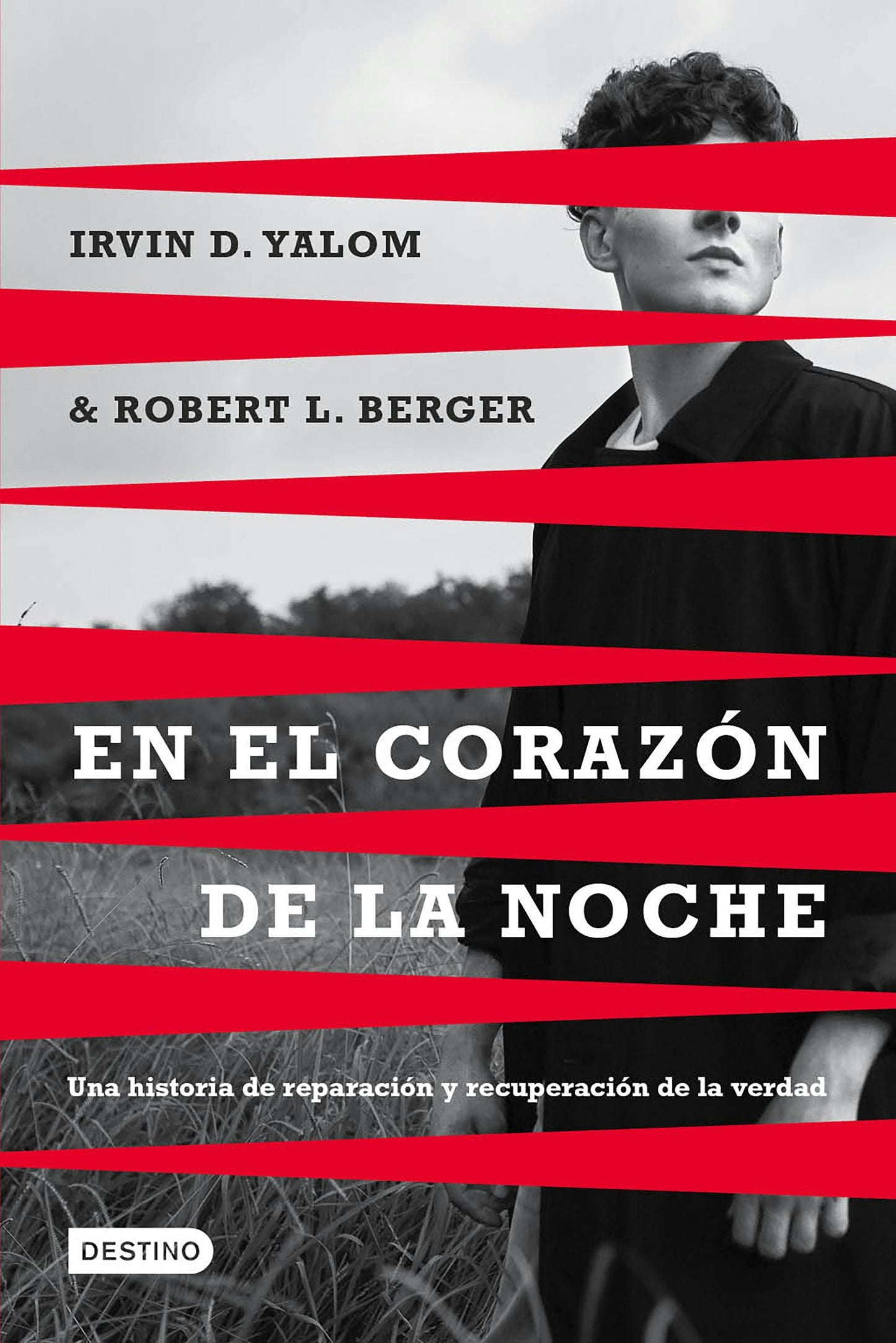Book cover image for En el corazón de la noche: Una historia de reparación y recuperación de la verdad / I'm Calling the Police ISBN: 9786073922272
