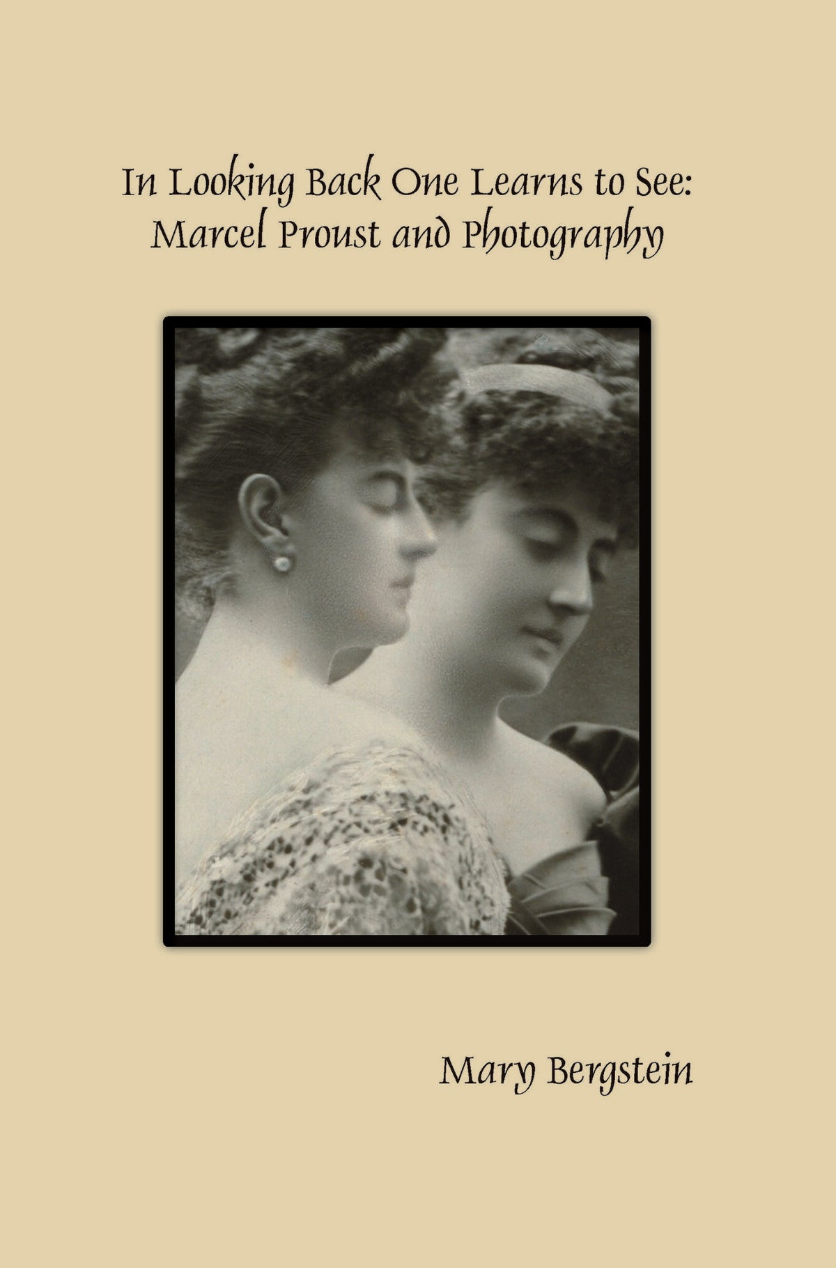 Cover image for In Looking Back One Learns to See: Marcel Proust and Photography ISBN 9789042038295