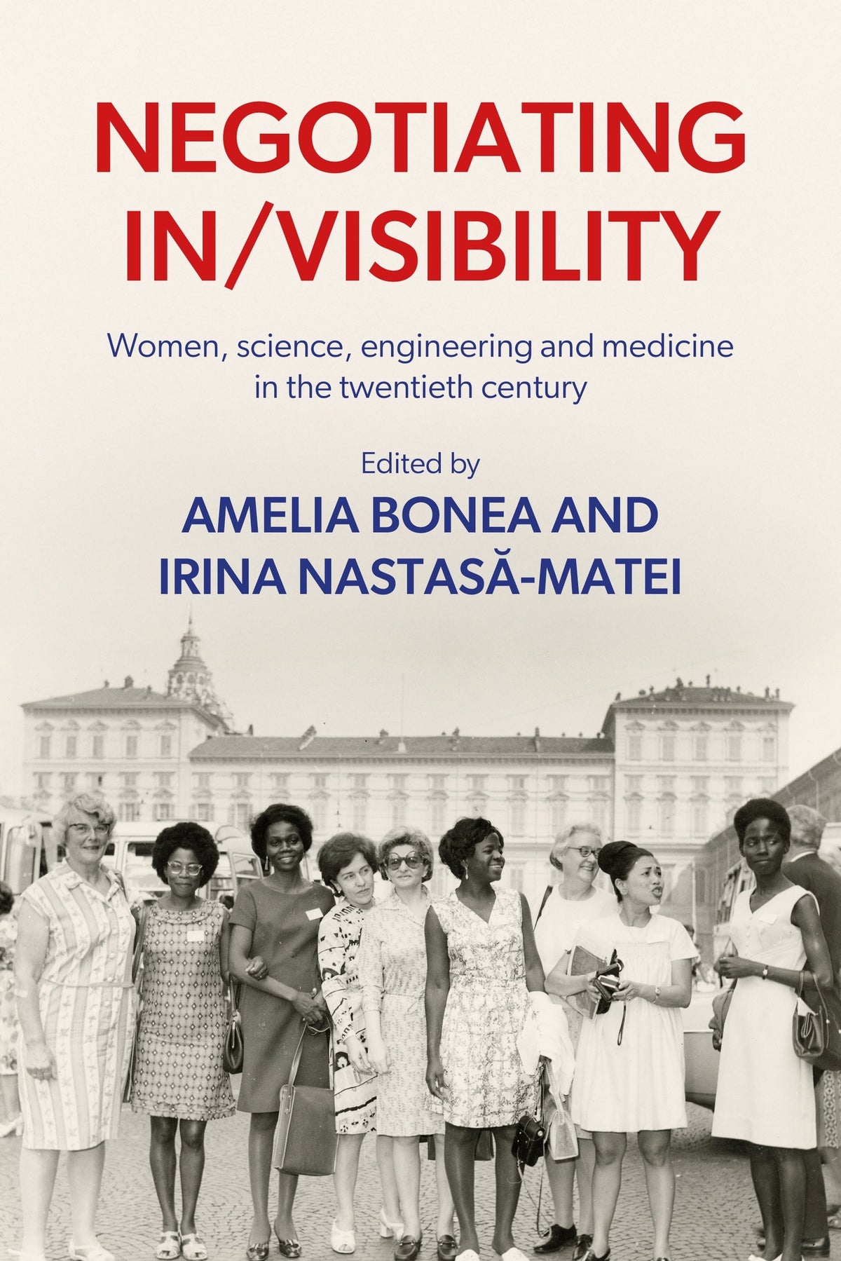 Cover image for Negotiating in/visibility ISBN 9781526178381