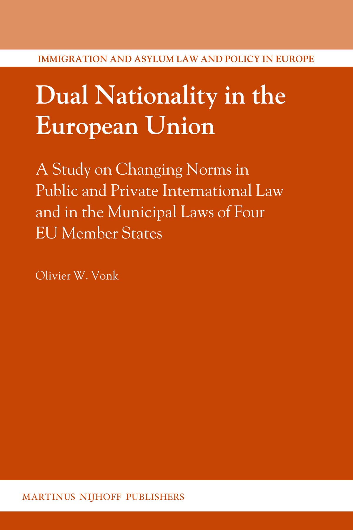 Cover image for Dual Nationality in the European Union ISBN 9789004227200