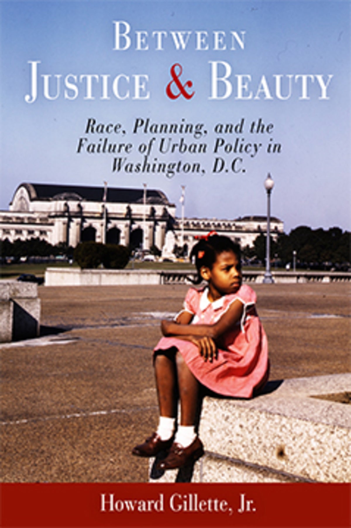 Cover image for Between Justice and Beauty ISBN 9780812219586