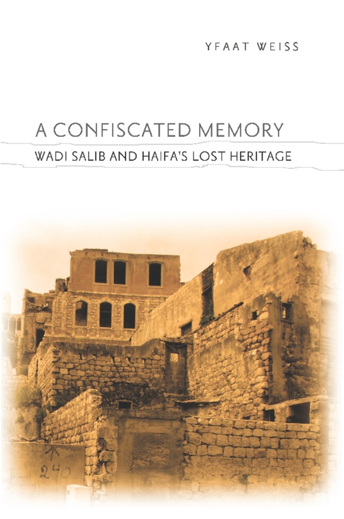 Cover image for A Confiscated Memory ISBN 9780231152266