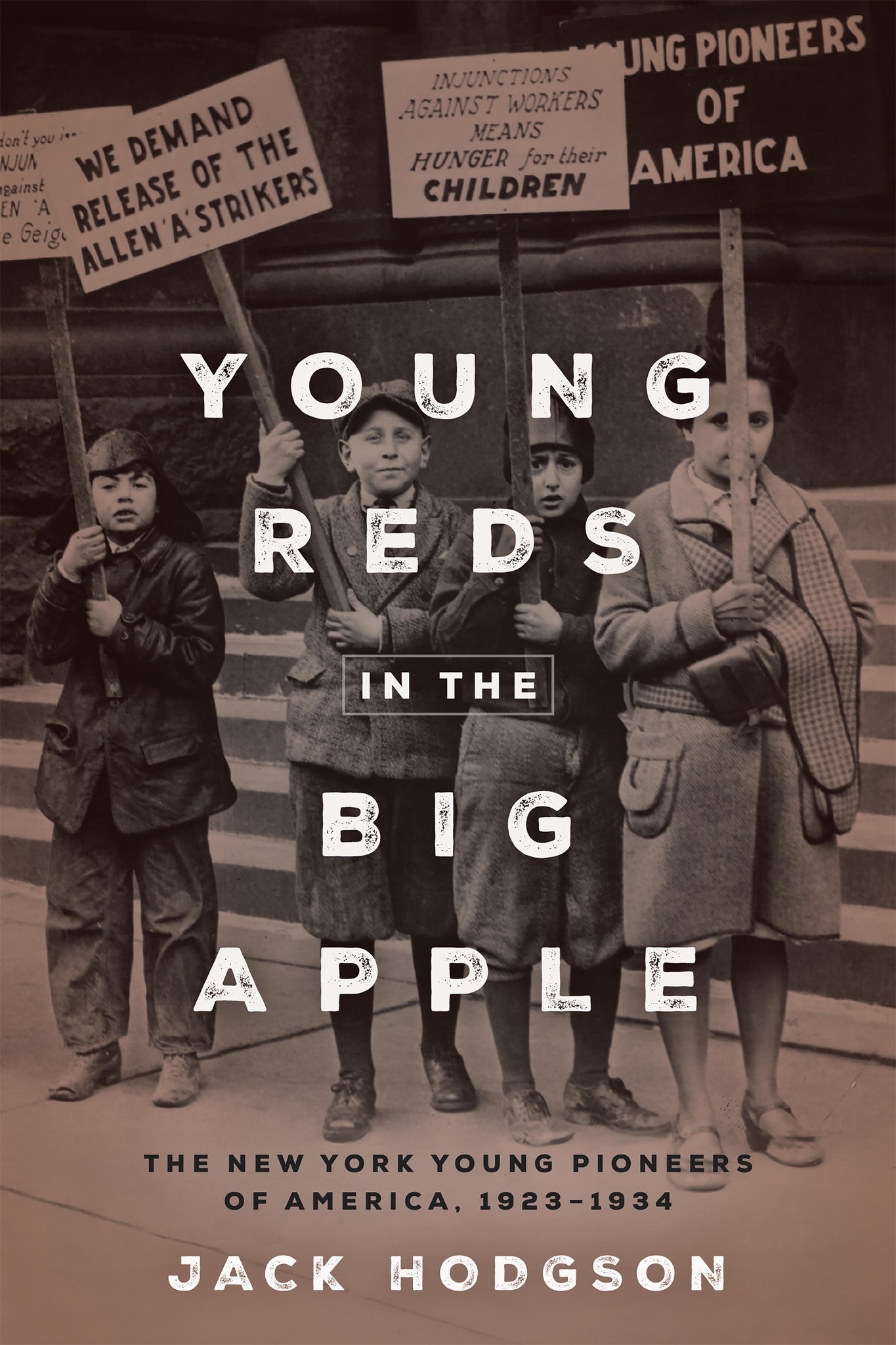 Cover image for Young Reds in the Big Apple ISBN 9781531508128