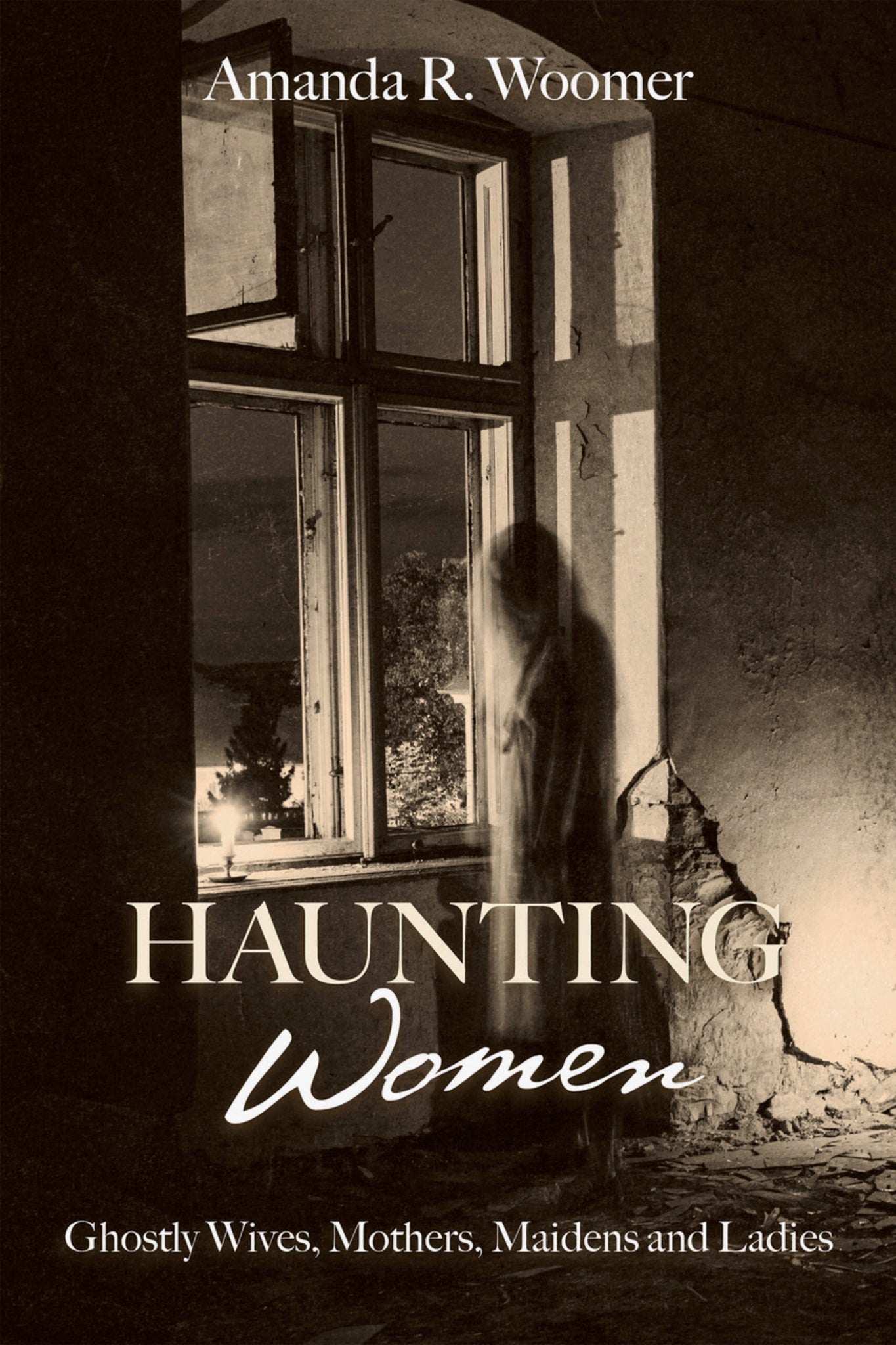 Cover image for Haunting Women ISBN 9781578598861