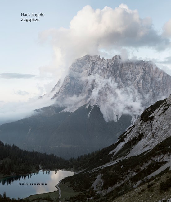 Book cover image for Zugspitze ISBN: 9783422073357