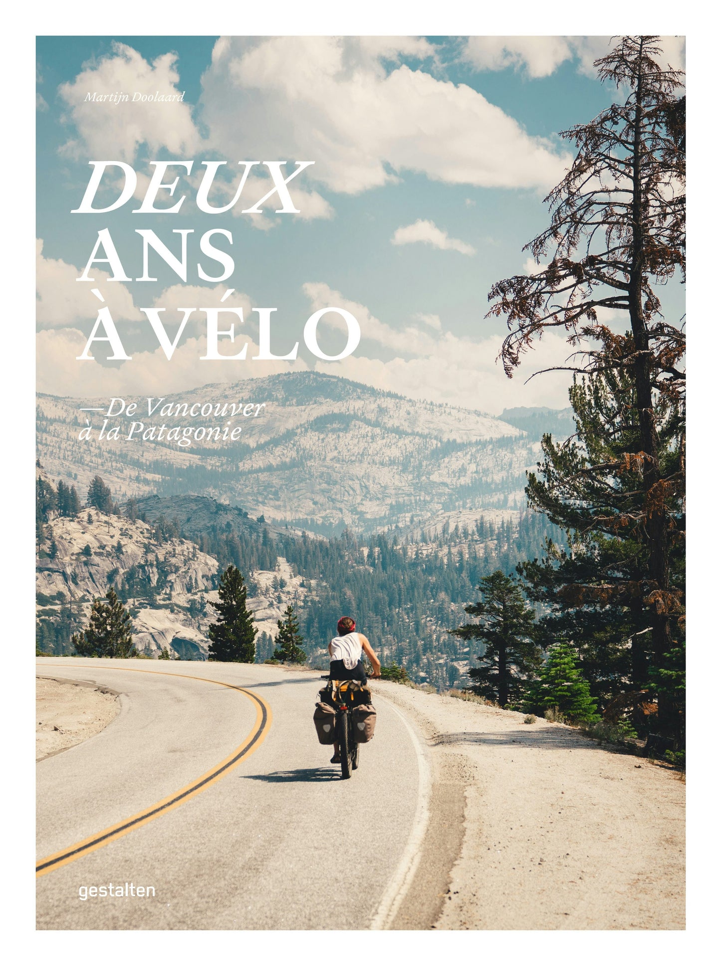 Book cover image for Deux ans à vélo ISBN: 9783967040531