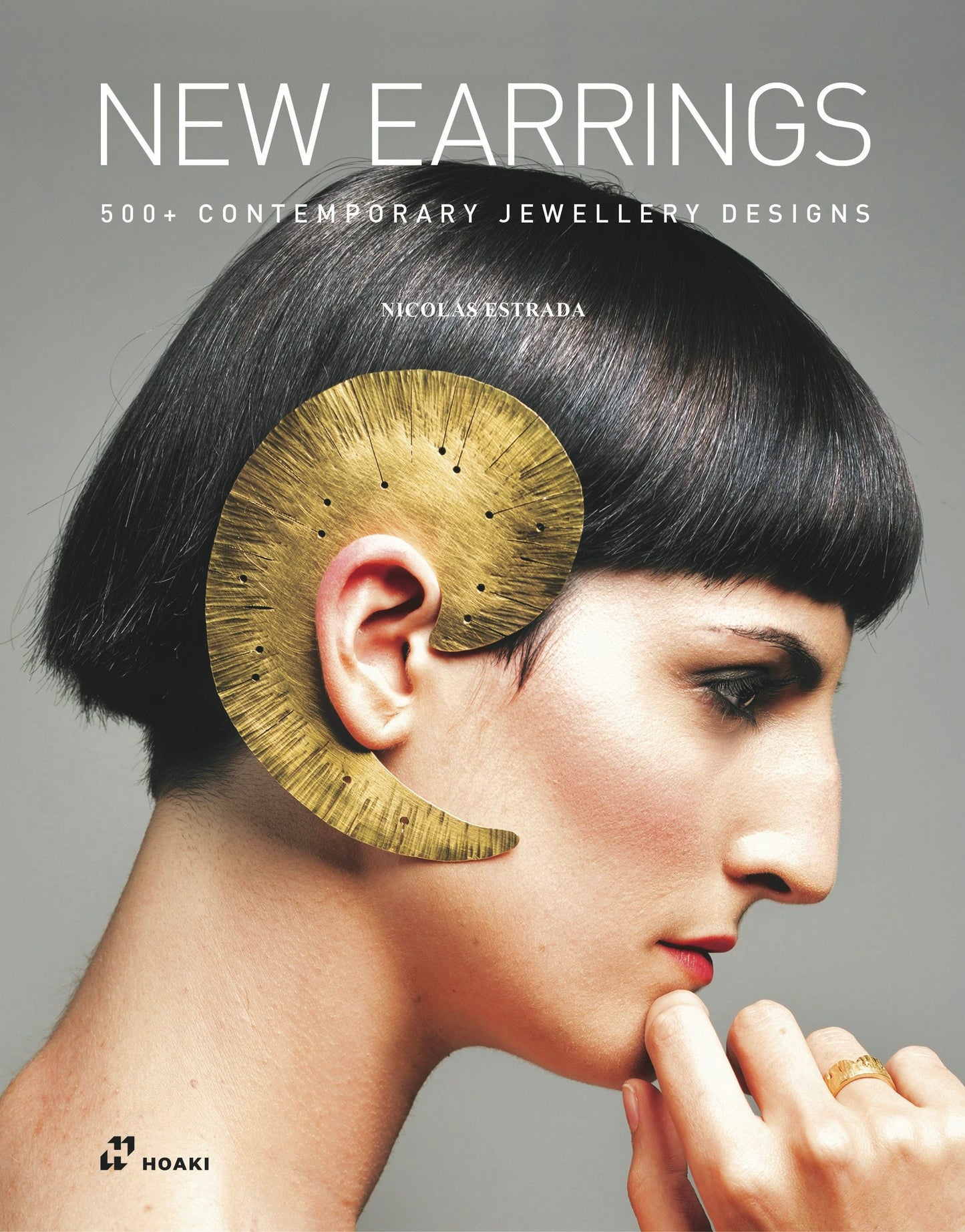 Book cover image for New Earrings ISBN: 9788419220516