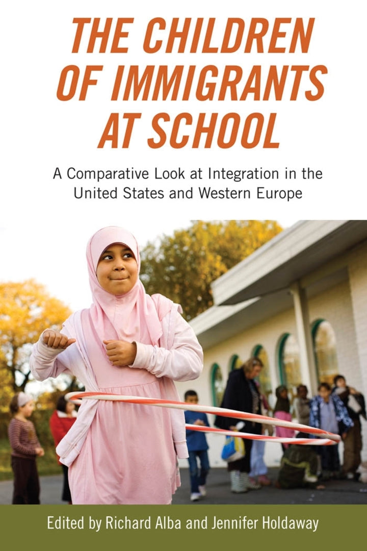 Cover image for The Children of Immigrants at School ISBN 9780814760253