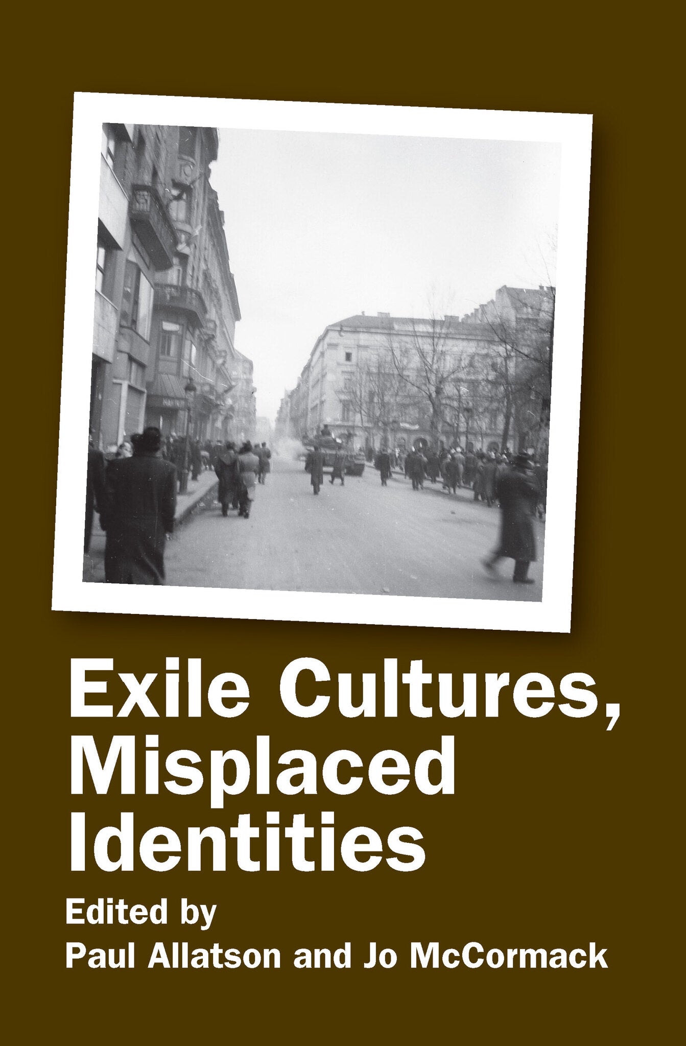 Cover image for Exile Cultures, Misplaced Identities ISBN 9789042024069