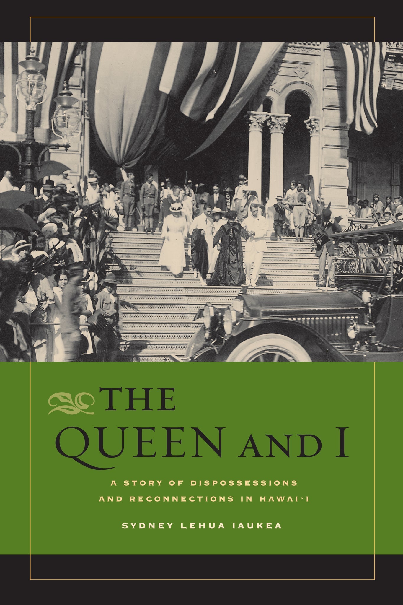 Cover image for The Queen and I ISBN 9780520950306