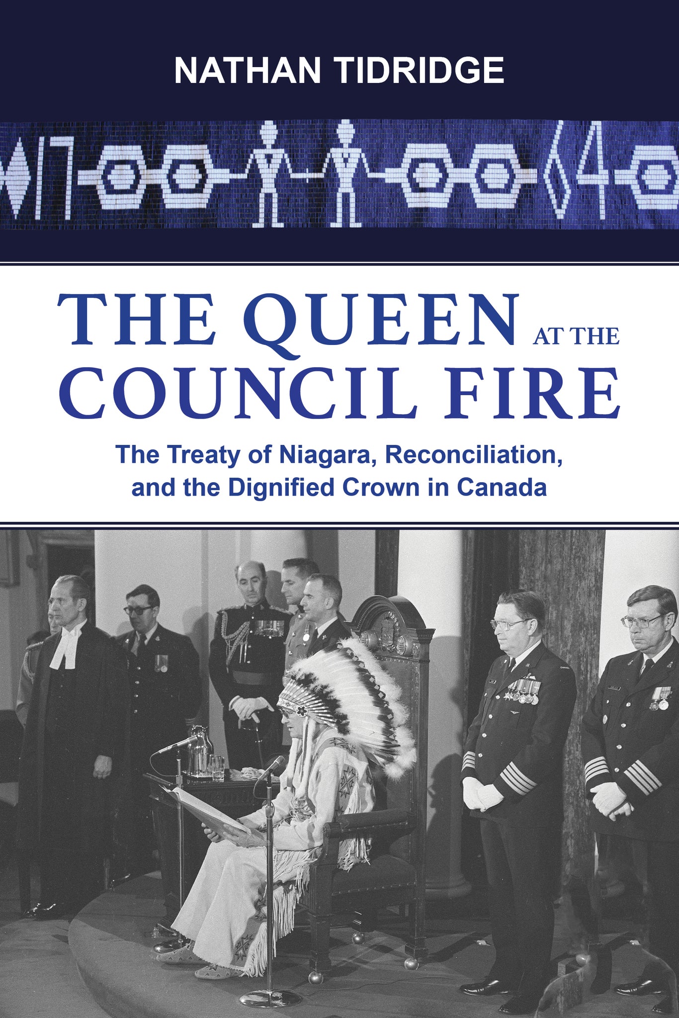 Cover image for The Queen at the Council Fire ISBN 9781459730663