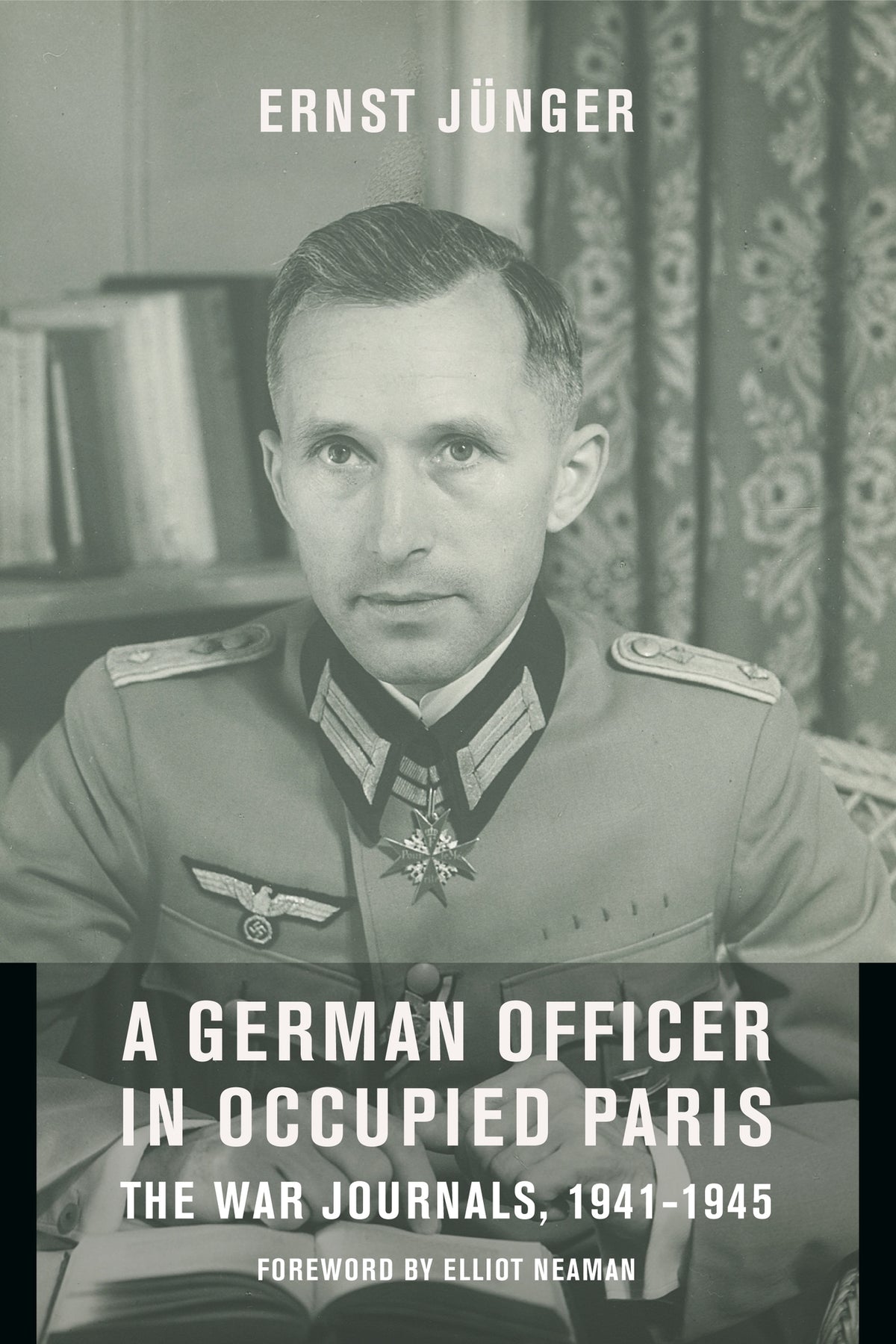 Cover image for A German Officer in Occupied Paris ISBN 9780231127417